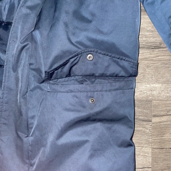 Banana Republic Men’s Puffer Jacket - Picture 3 of 4